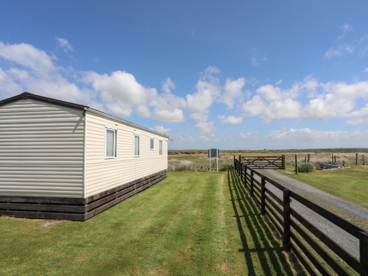Trewan Chalet Holyhead Eksteriør billede