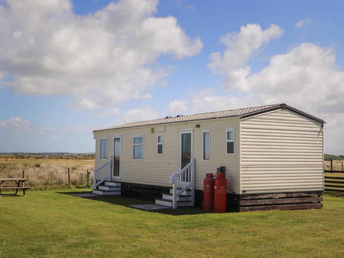 Trewan Chalet Holyhead Eksteriør billede